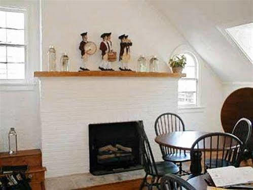 The Fife And Drum Inn Williamsburg Room photo